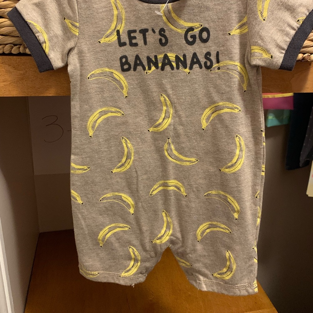 Very cute let’s go bananas 3-6 baby outfit
